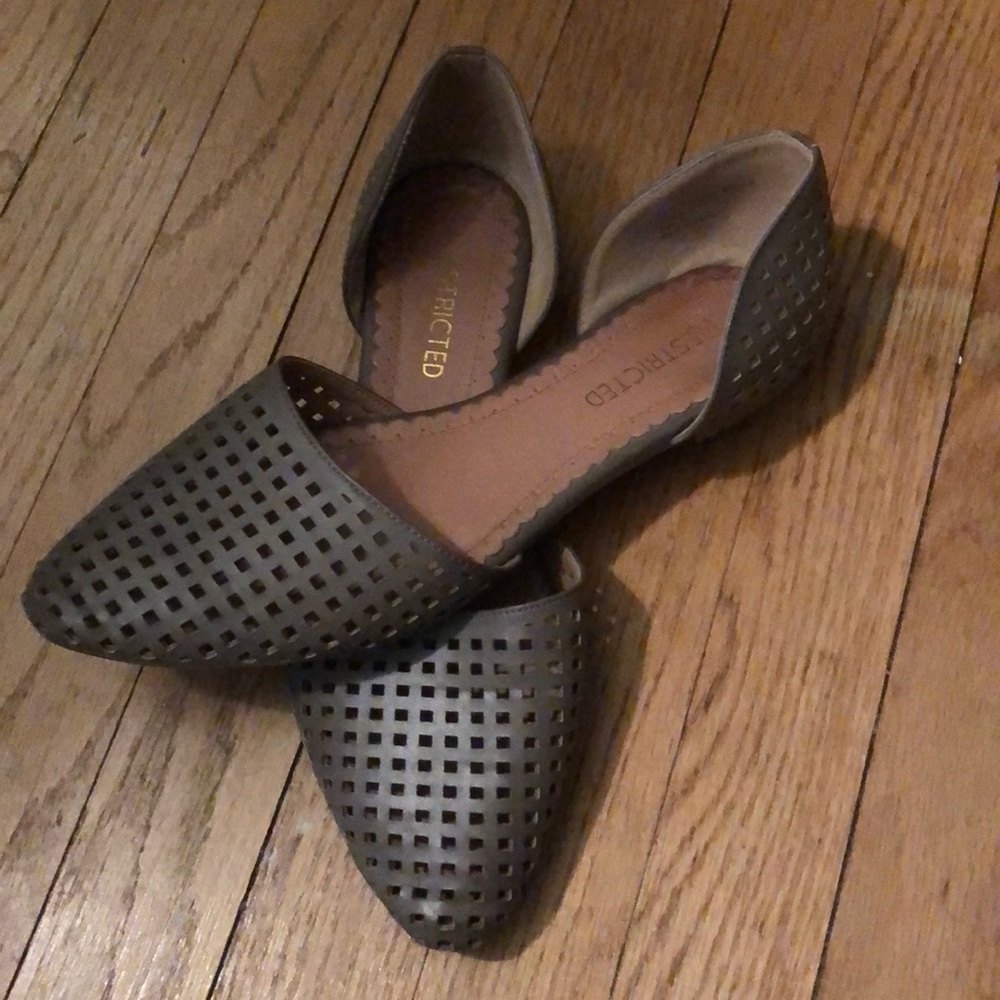 Restricted Shoes Sz 9, wears like Size 9.5